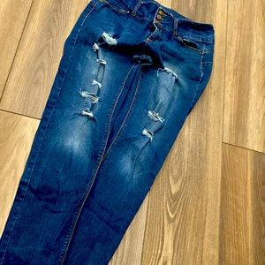 Butt popping jeans skinny